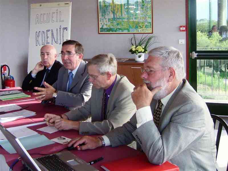 15_IMGP5382 (Morin).jpg - Un qui cause, un qui bosse, un qui rêve et un qui surveille